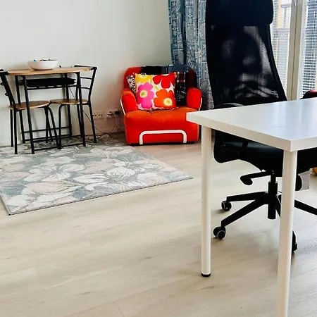 Modern Nest In Great Location 아파트 *