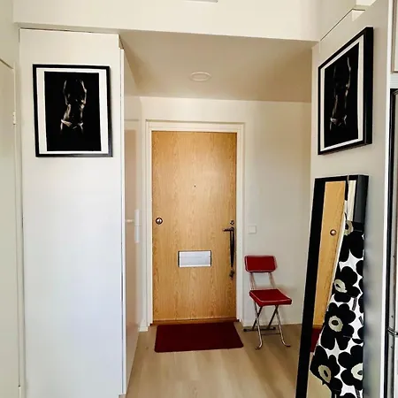 Modern Nest In Great Location 아파트