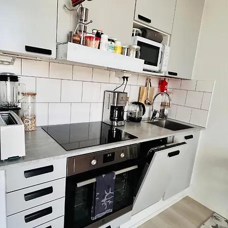 Modern Nest In Great Location *